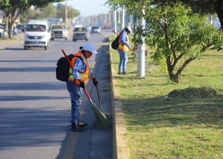 Supervisa Lalo Gattás cuidado de entorno urbano de la Capital