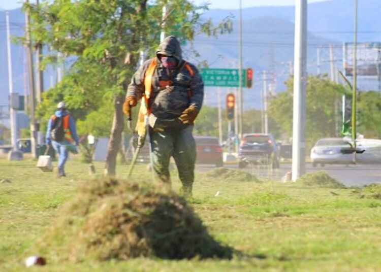 Supervisa Lalo Gattás cuidado de entorno urbano de la Capital