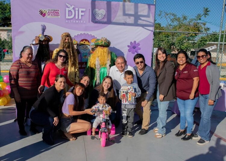 Traslada DIF Altamira ilusión de los Reyes Magos a Río Tamiahua