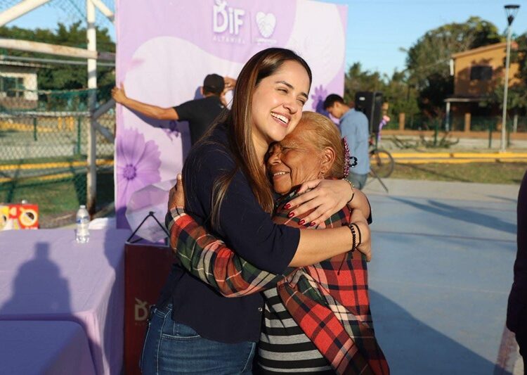 Traslada DIF Altamira ilusión de los Reyes Magos a Río Tamiahua