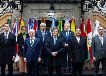 Famosos juegan en parejas con la tentación