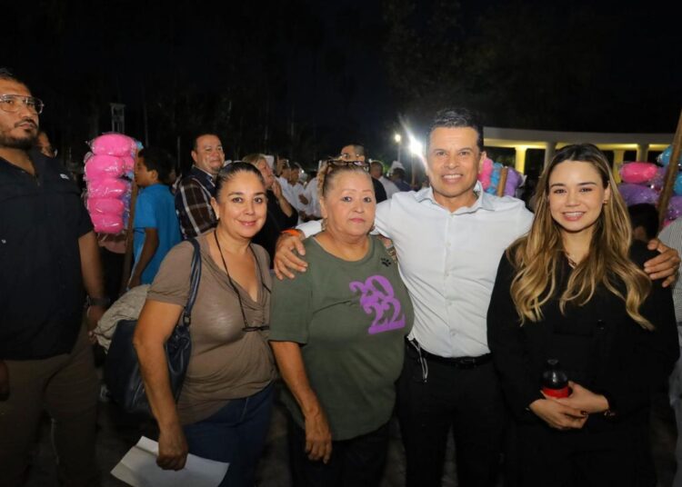 Comparten Lucy y Lalo monumental rosca de reyes con familias victorenses
