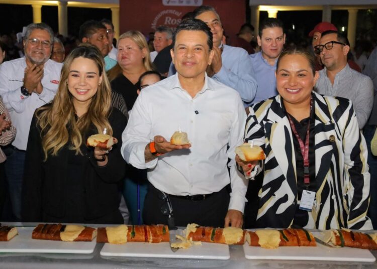 Comparten Lucy y Lalo monumental rosca de reyes con familias victorenses