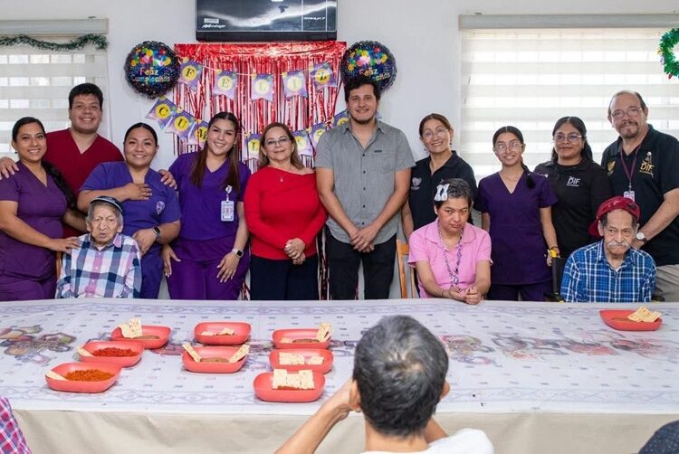 Vela DIF Altamira por el bienestar de adultos mayores