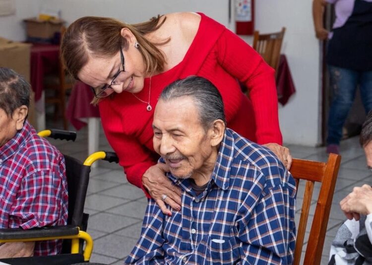 Vela DIF Altamira por el bienestar de adultos mayores