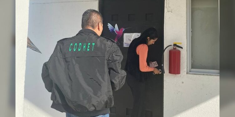 Vigilan trato digno en centro para familias migrantes de Victoria