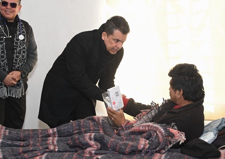 Visitan Lucy y Lalo albergue del CEDIF 1