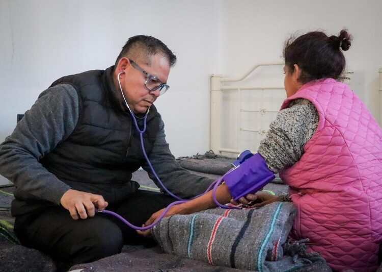 Visitan Lucy y Lalo albergue del CEDIF 1