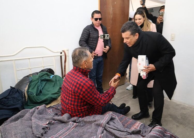 Visitan Lucy y Lalo albergue del CEDIF 1