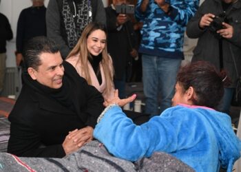 Visitan Lucy y Lalo albergue del CEDIF 1