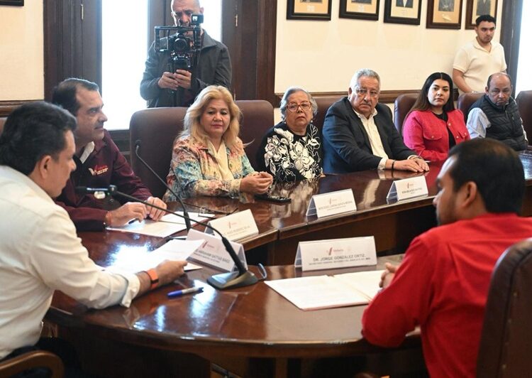 Acerca Municipio trámites administrativos a trabajadores del IMSS