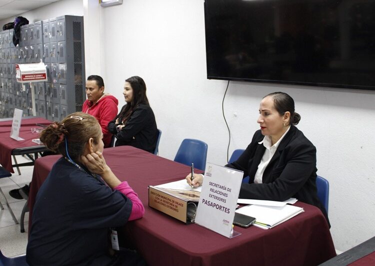 Acerca NLD servicios municipales a trabajadores de Robertshaw con “Brigada en tu Empresa”