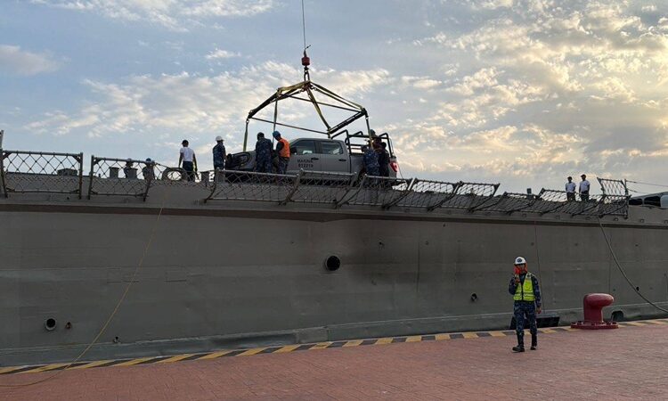 Arriba buque con personal de SEMAR para reforzar la seguridad, en Puerto Vallarta