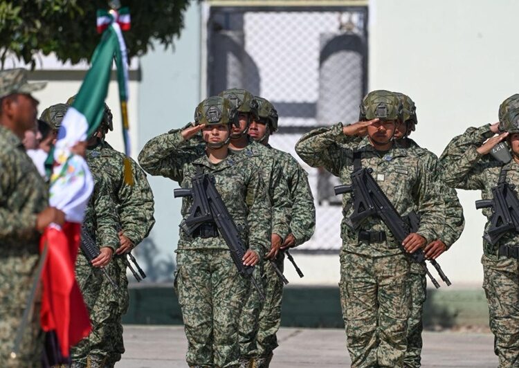 Asiste alcalde Eduardo Gattás a ceremonia del ‘Día de la Bandera’ en el 77 Batallón