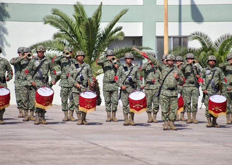 Asiste alcalde Eduardo Gattás a ceremonia del ‘Día de la Bandera’ en el 77 Batallón