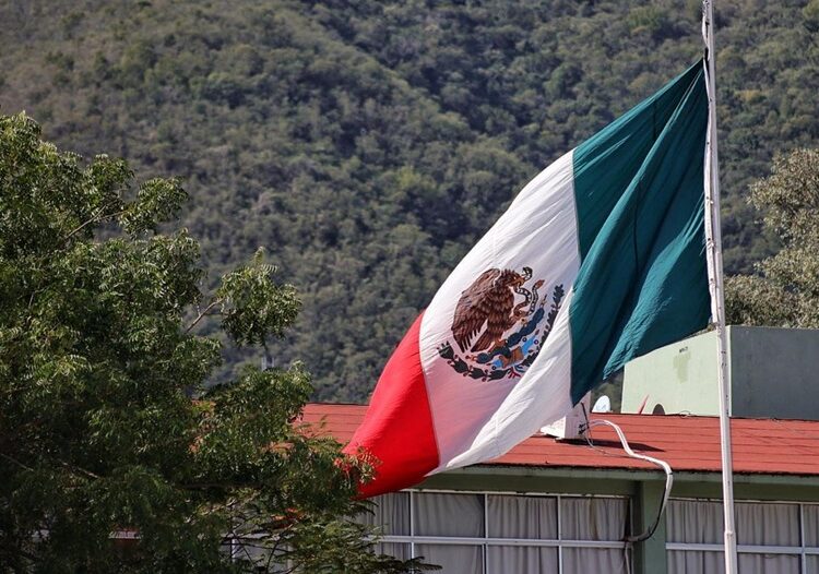 Asiste alcalde Eduardo Gattás a ceremonia del ‘Día de la Bandera’ en el 77 Batallón