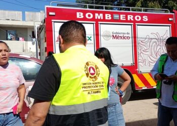 Atiende Bomberos de Altamira emergencia de incendio en vivienda abandonada
