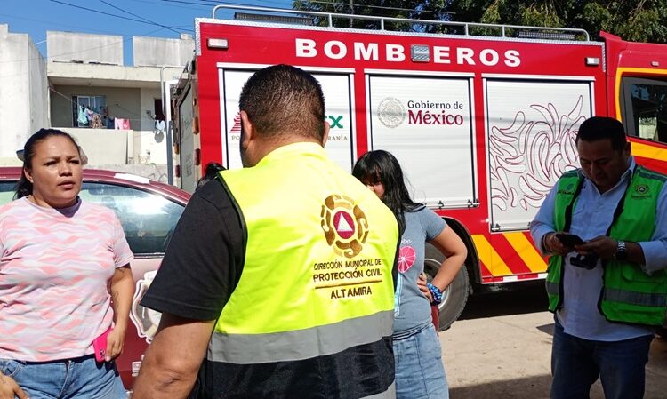 Atiende Bomberos de Altamira emergencia de incendio en vivienda abandonada