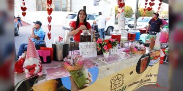 ‘Bazar de San Valentín’ Del Gobierno de NLD reúne a familias y fortalece el comercio local