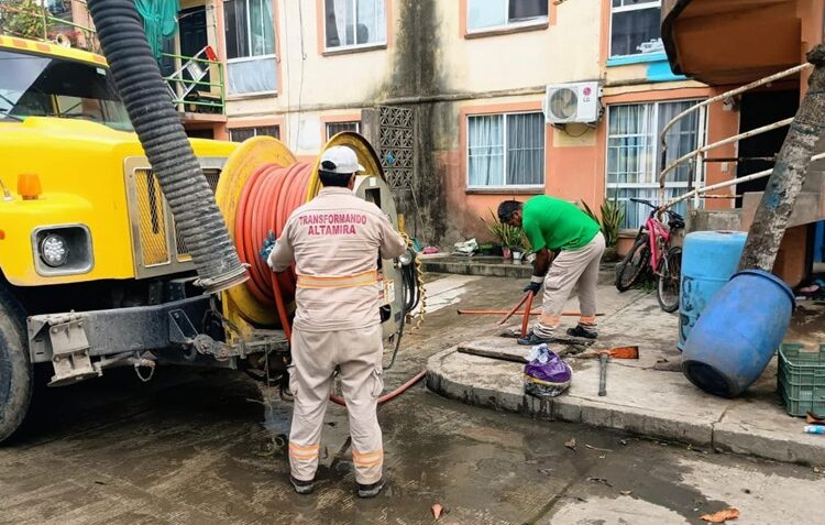 COMAPA Altamira realiza sondeo y desazolve de registros