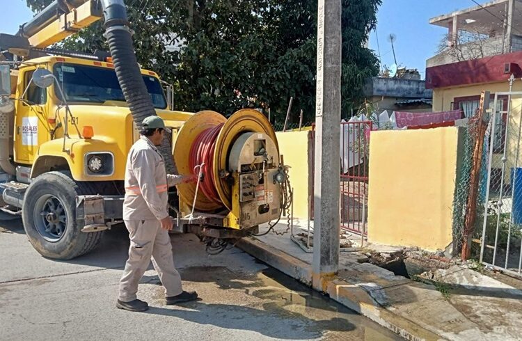 COMAPA Altamira realiza sondeo y desazolve de registros