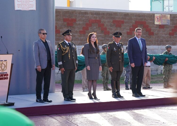 Carmen Lilia encabeza emotiva ceremonia del ‘Día de la Bandera’