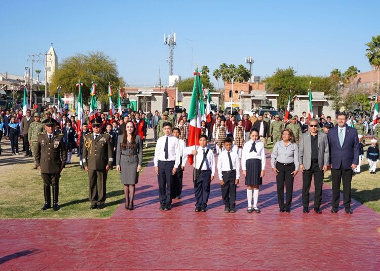 Carmen Lilia encabeza emotiva ceremonia del ‘Día de la Bandera’