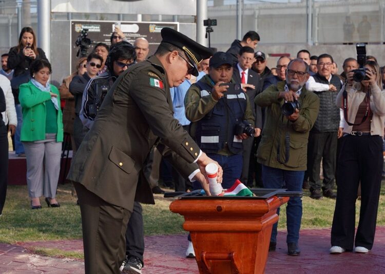Carmen Lilia encabeza emotiva ceremonia del ‘Día de la Bandera’