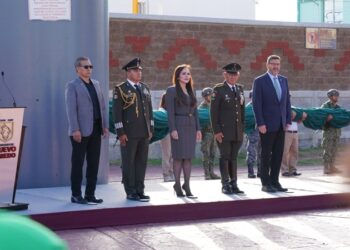Carmen Lilia encabeza emotiva ceremonia del ‘Día de la Bandera’