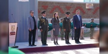 Carmen Lilia encabeza emotiva ceremonia del ‘Día de la Bandera’