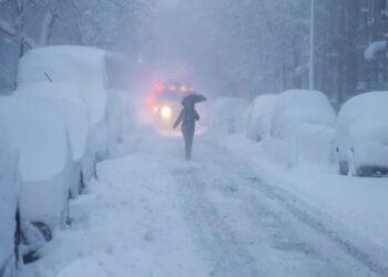 Ciclón bomba golpea el noreste de EUA con vientos peligrosos