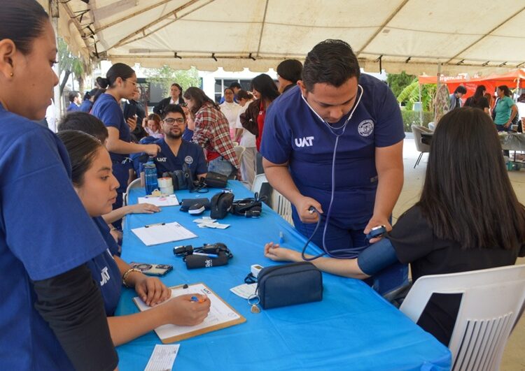 Colabora la UAT con el Sector Salud en jornadas de vacunación