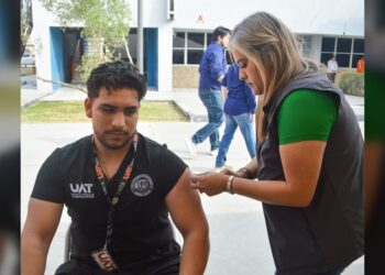 Colabora la UAT con el Sector Salud en jornadas de vacunación