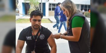 Colabora la UAT con el Sector Salud en jornadas de vacunación