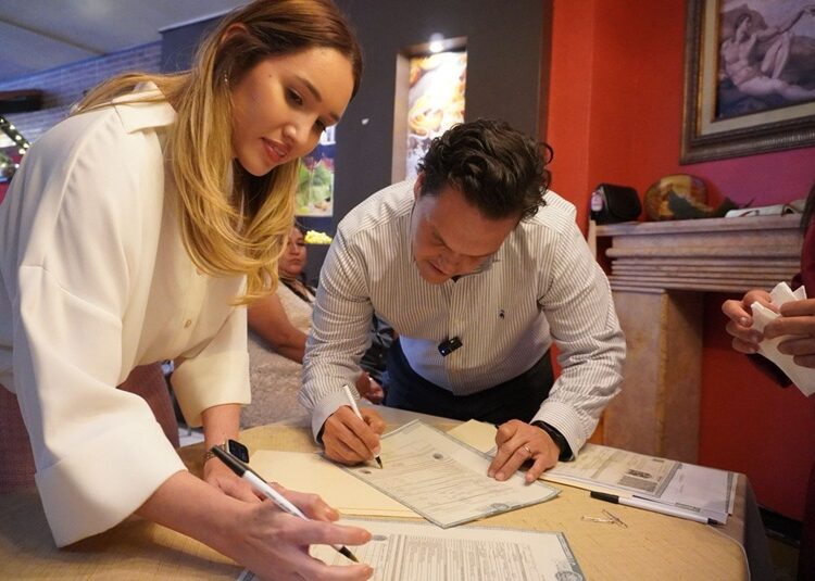 Convive Humberto con parejas que se unen en matrimonio en el ‘Día del Amor y la Amistad’