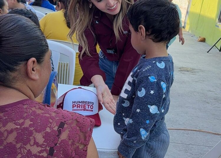 Convive diputado, Presidente Humberto Prieto Herrera, con familia de Reynosa