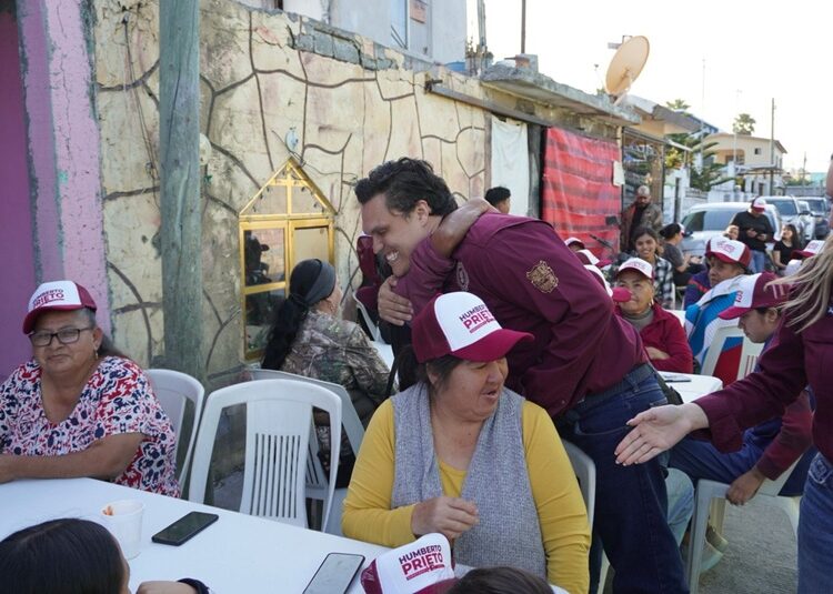 Convive diputado, Presidente Humberto Prieto Herrera, con familia de Reynosa