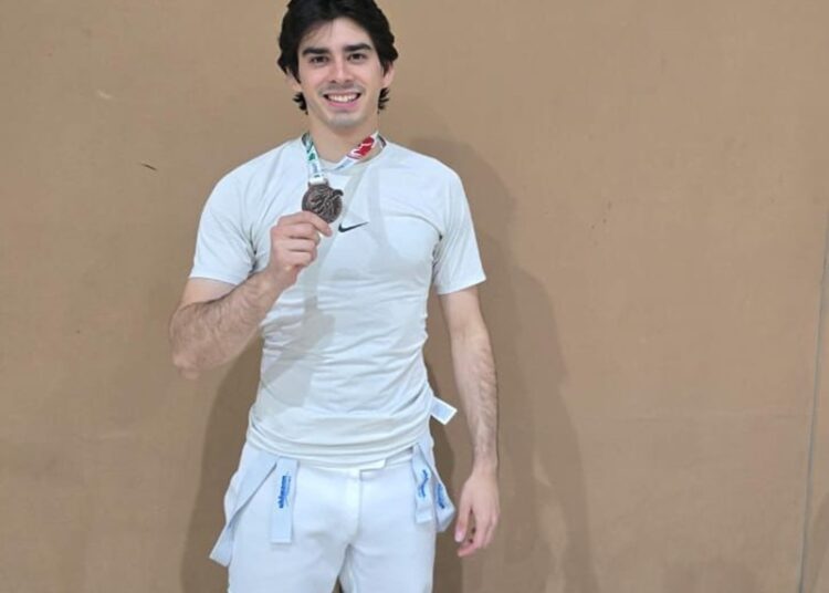 Destacan estudiantes de la UAT en Nacional de Esgrima