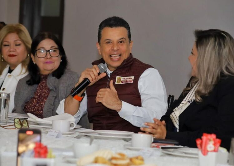 Dialoga Lalo Gattás de avances y proyectos de Victoria con mujeres periodistas