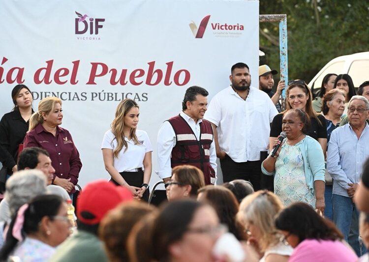 Disfrutan Lalo y Lucy Día del Pueblo con vecinos de la Nacozari