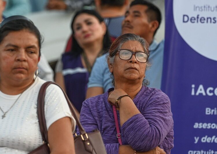 Disfrutan Lalo y Lucy Día del Pueblo con vecinos de la Nacozari
