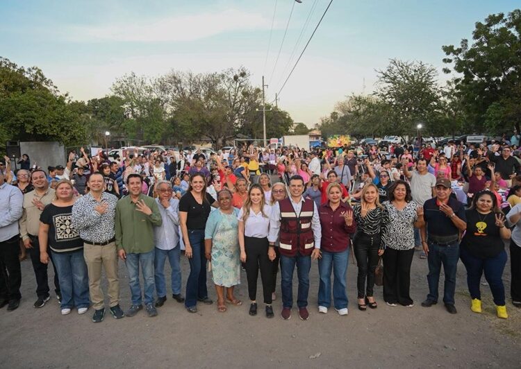 Disfrutan Lalo y Lucy Día del Pueblo con vecinos de la Nacozari