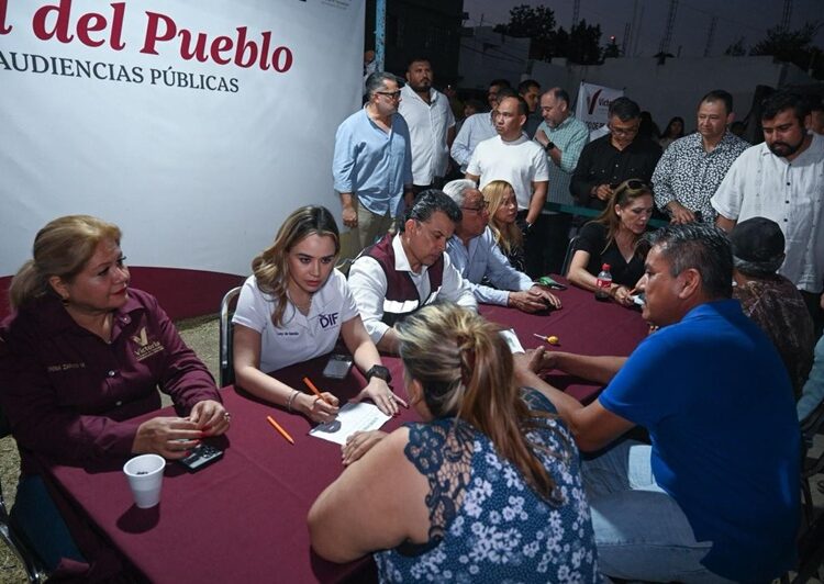 Disfrutan Lalo y Lucy Día del Pueblo con vecinos de la Nacozari