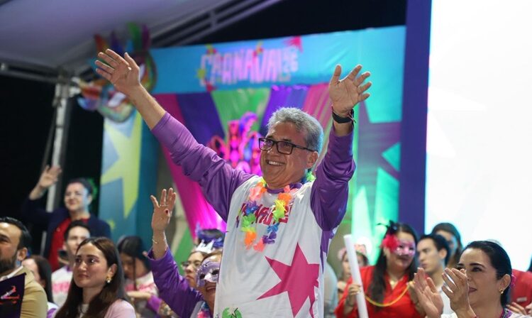 Disfrutan miles de familias del carnaval conurbado en Altamira