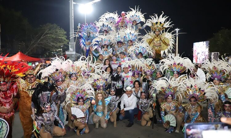 Disfrutan miles de familias del carnaval conurbado en Altamira