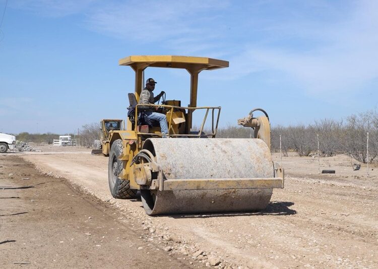 Encabeza Gobierno de NLD rehabilitación de caminos ejidales para fortalecer el desarrollo rural