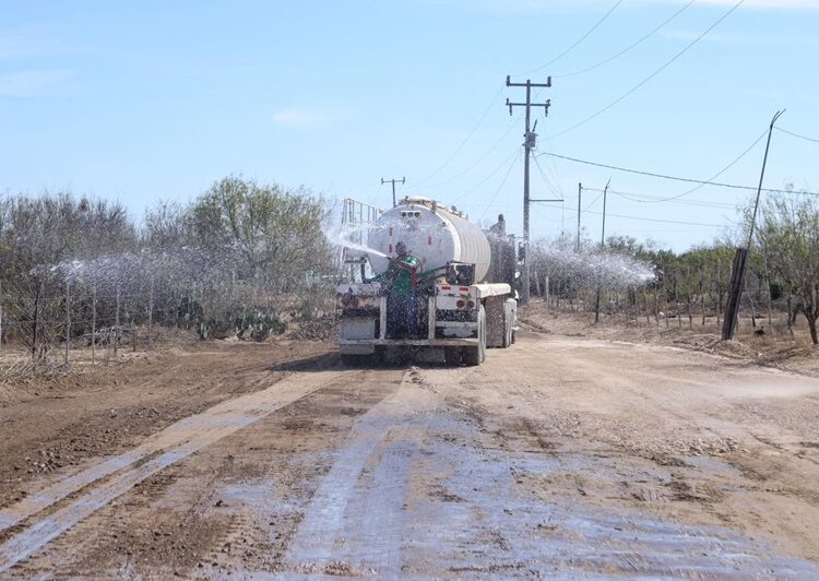 Encabeza Gobierno de NLD rehabilitación de caminos ejidales para fortalecer el desarrollo rural