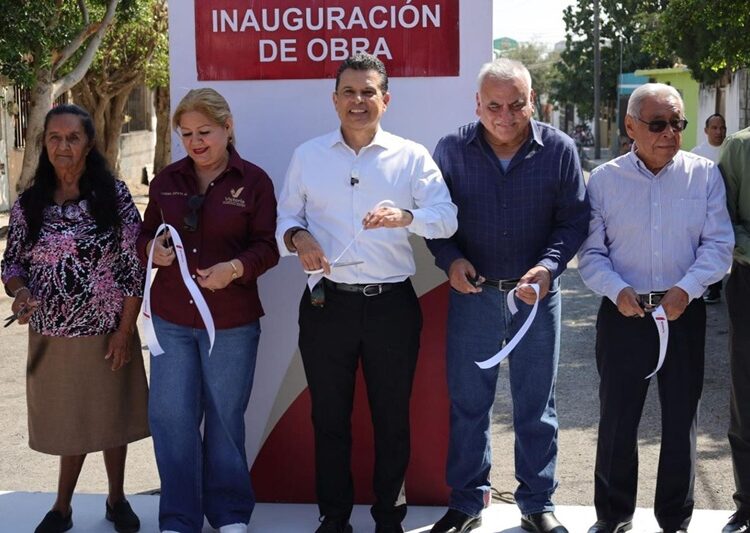 Entrega Lalo Gattás calle pavimentada a vecinos de La Libertad