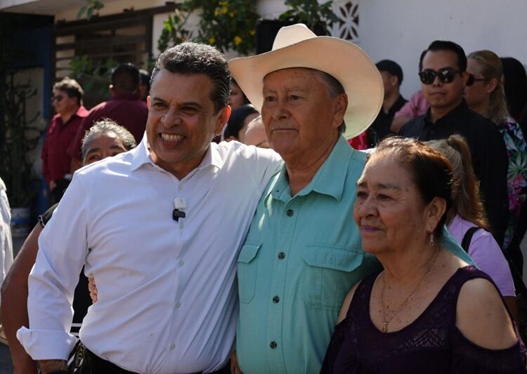 Entrega Lalo Gattás calle pavimentada a vecinos de La Libertad