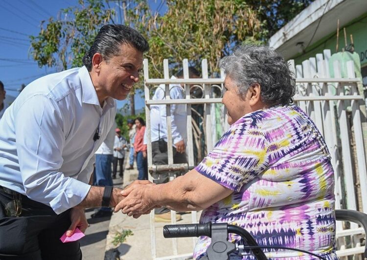 Entrega Lalo Gattás calle pavimentada a vecinos de La Libertad